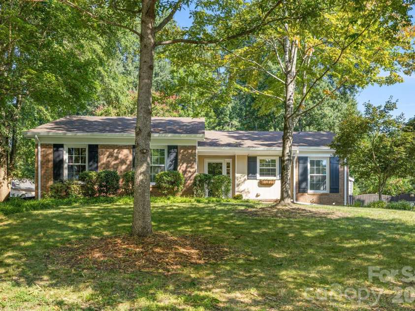 11714 Painted Tree Road, Charlotte, NC 28226.  MLS# CAR4421216, YatesRealty ID 49549. Welcome home!