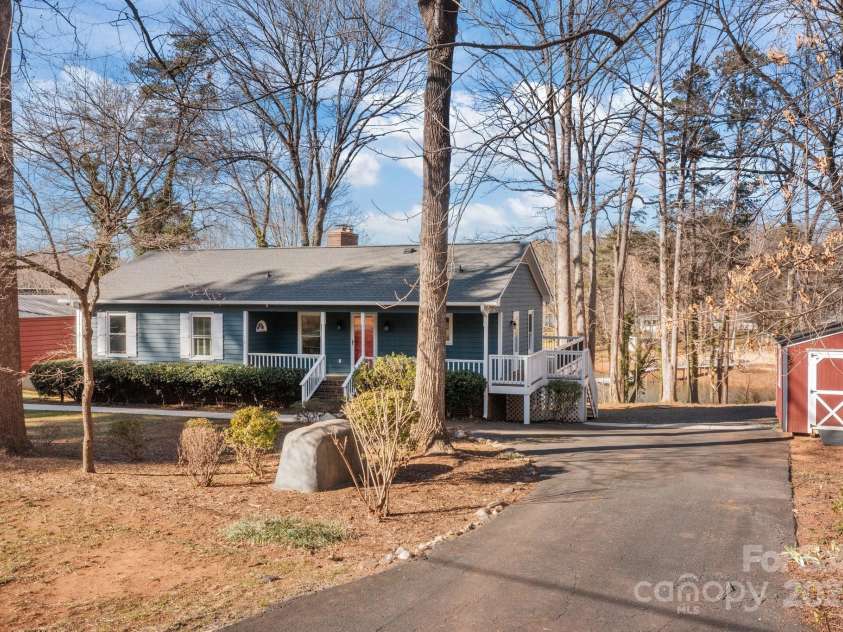 604 Beaten Path Road, Mooresville, NC 28117.  MLS# CAR4218477, YatesRealty ID 4955. 