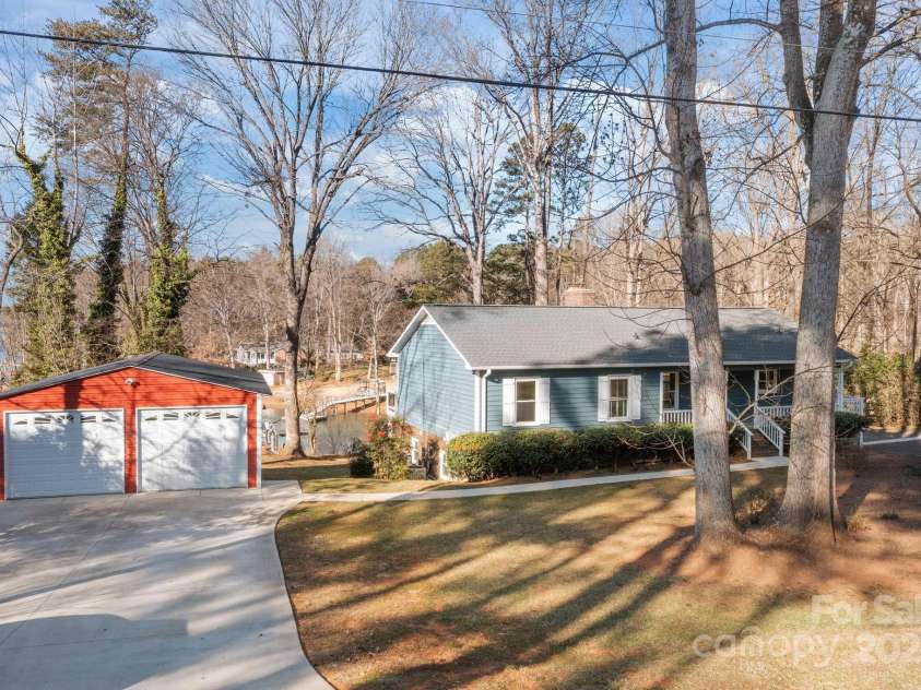 604 Beaten Path Road, Mooresville, NC 28117.  MLS# CAR4218477, YatesRealty ID 4955. 