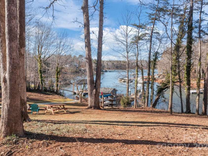 604 Beaten Path Road, Mooresville, NC 28117.  MLS# CAR4218477, YatesRealty ID 4955. 
