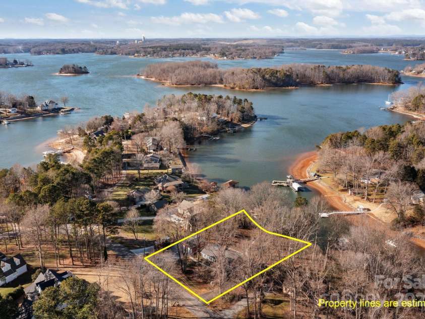 604 Beaten Path Road, Mooresville, NC 28117.  MLS# CAR4218477, YatesRealty ID 4955. 