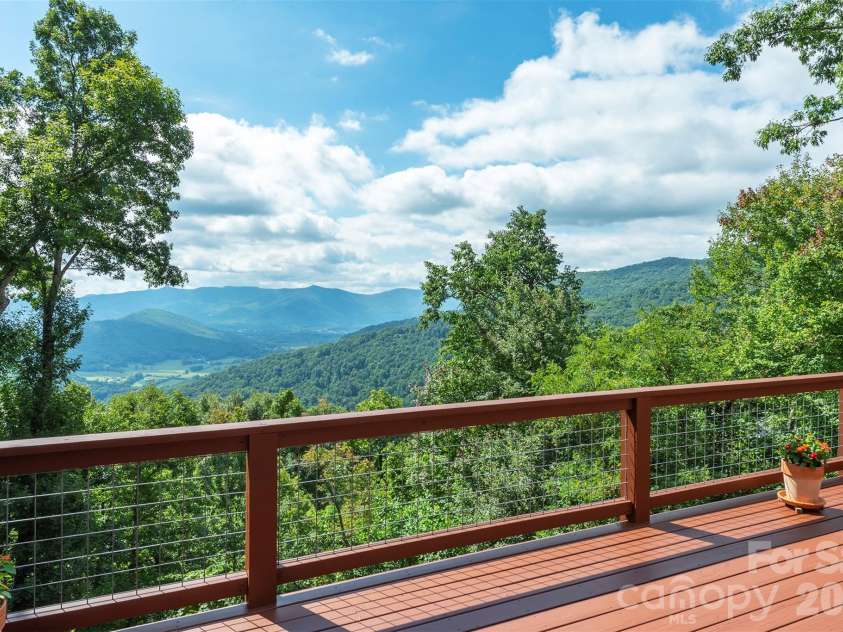 30 Wedgewood Terrace, Black Mountain, NC 28711.  MLS# CAR4421257, YatesRealty ID 49551. 