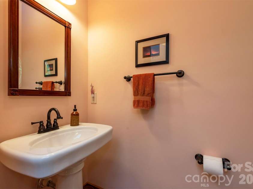 30 Wedgewood Terrace, Black Mountain, NC 28711.  MLS# CAR4421257, YatesRealty ID 49551. Half Bath
