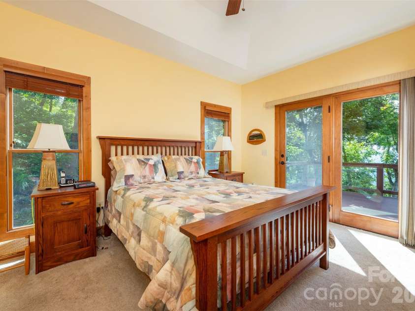 30 Wedgewood Terrace, Black Mountain, NC 28711.  MLS# CAR4421257, YatesRealty ID 49551. Primary Suite
