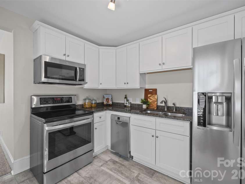1501 Cleveland Avenue, Charlotte, NC 28203.  MLS# CAR4421877, YatesRealty ID 49554. 