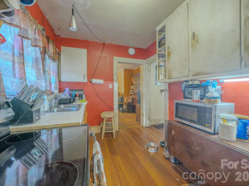 24 Timothy Street, Asheville, NC 28801.  MLS# CAR4412352, YatesRealty ID 49559. 