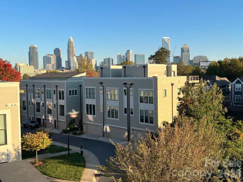 223 Uptown West Drive, Charlotte, NC 28208.  MLS# CAR4422556, YatesRealty ID 49562. 