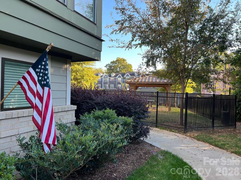 223 Uptown West Drive, Charlotte, NC 28208.  MLS# CAR4422556, YatesRealty ID 49562. 