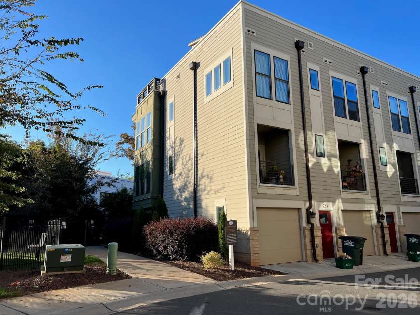 223 Uptown West Drive, Charlotte, NC 28208.  MLS# CAR4422556, YatesRealty ID 49562. 