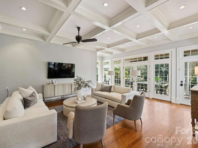 1136 Queens Road, Charlotte, NC 28207.  MLS# CAR4417695, YatesRealty ID 49563. 