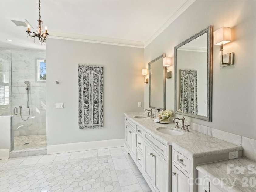 1136 Queens Road, Charlotte, NC 28207.  MLS# CAR4417695, YatesRealty ID 49563. 