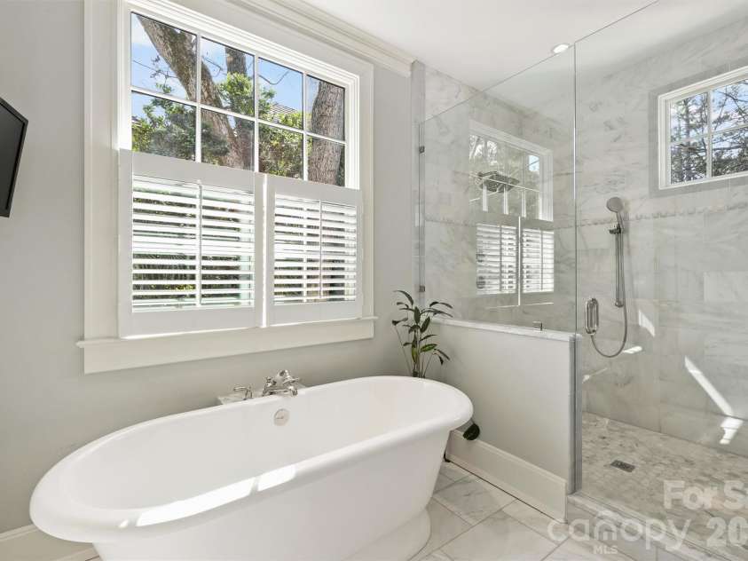 1136 Queens Road, Charlotte, NC 28207.  MLS# CAR4417695, YatesRealty ID 49563. 