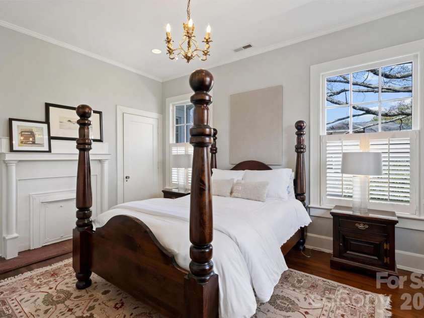 1136 Queens Road, Charlotte, NC 28207.  MLS# CAR4417695, YatesRealty ID 49563. 