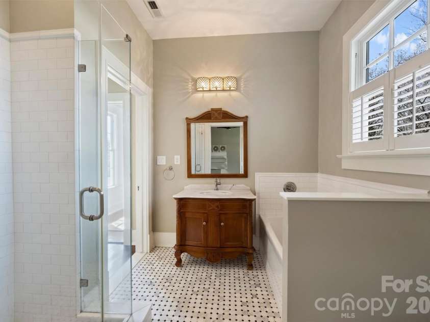 1136 Queens Road, Charlotte, NC 28207.  MLS# CAR4417695, YatesRealty ID 49563. 