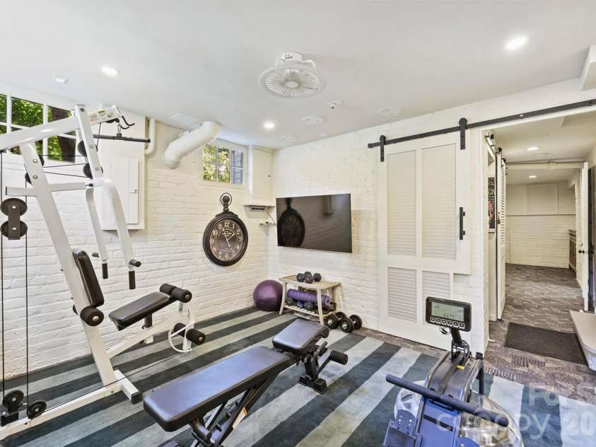 1136 Queens Road, Charlotte, NC 28207.  MLS# CAR4417695, YatesRealty ID 49563. 