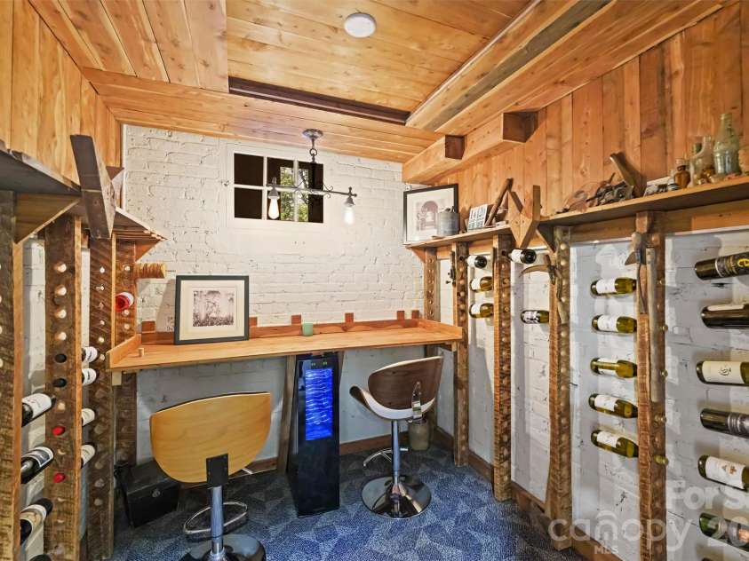 1136 Queens Road, Charlotte, NC 28207.  MLS# CAR4417695, YatesRealty ID 49563. 