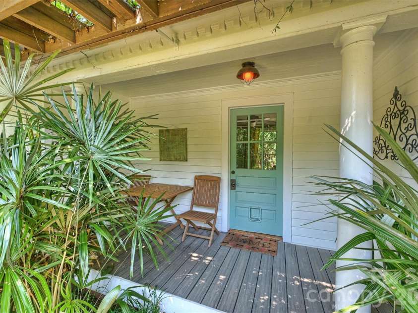 1136 Queens Road, Charlotte, NC 28207.  MLS# CAR4417695, YatesRealty ID 49563. 