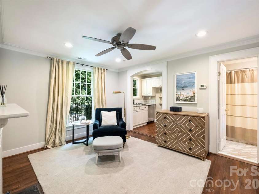 1136 Queens Road, Charlotte, NC 28207.  MLS# CAR4417695, YatesRealty ID 49563. 