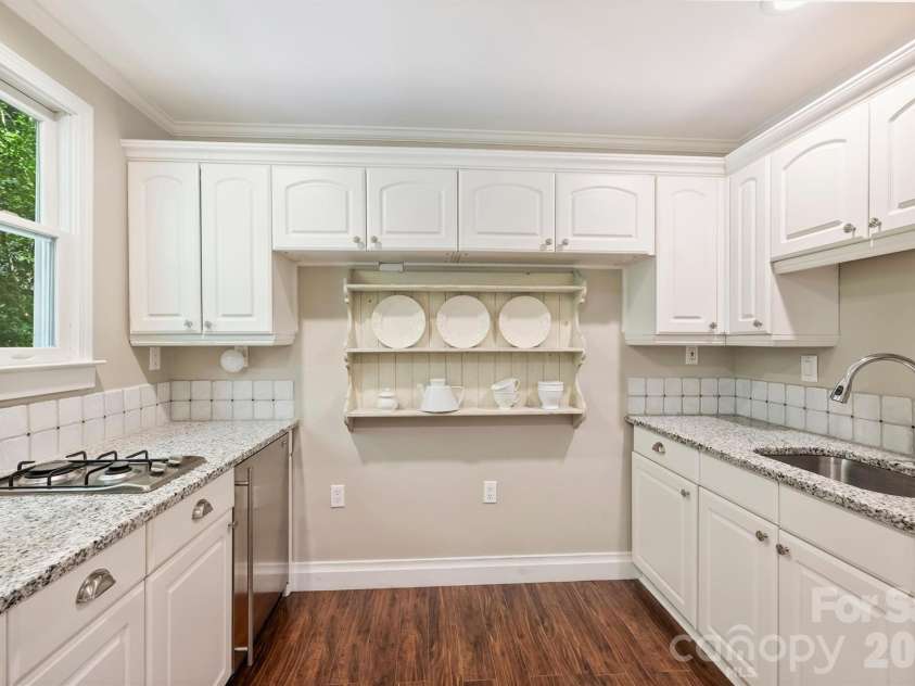 1136 Queens Road, Charlotte, NC 28207.  MLS# CAR4417695, YatesRealty ID 49563. 