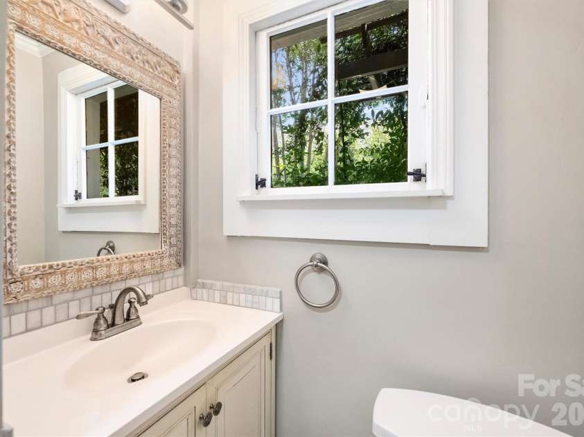 1136 Queens Road, Charlotte, NC 28207.  MLS# CAR4417695, YatesRealty ID 49563. 