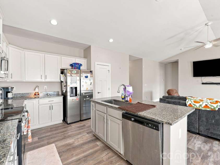 232 Pinnacle Crossing, Shelby, NC 28152.  MLS# CAR4419803, YatesRealty ID 49565. Kitchen
