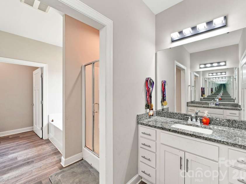 232 Pinnacle Crossing, Shelby, NC 28152.  MLS# CAR4419803, YatesRealty ID 49565. Primary Bath