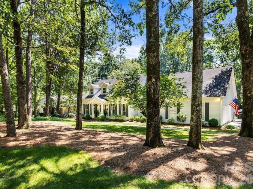 4234 Rotunda Road, Charlotte, NC 28226.  MLS# CAR4419685, YatesRealty ID 49567. Features private oversized wooed lot , w/ side load garage