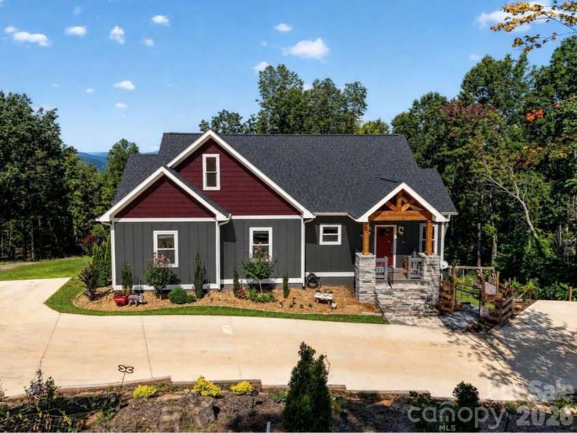 72 Jacks Paw Lane, Hendersonville, NC 28792.  MLS# CAR4419909, YatesRealty ID 49568. 