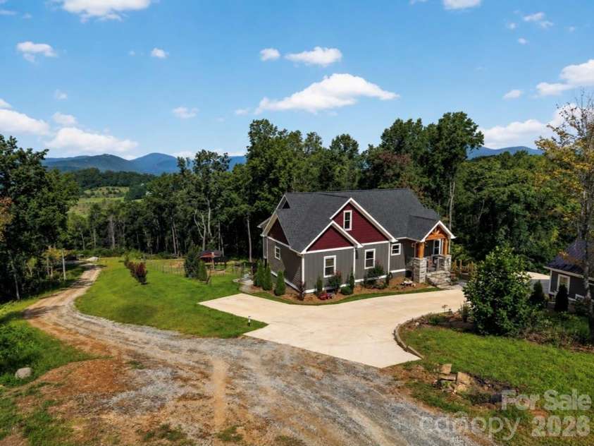 72 Jacks Paw Lane, Hendersonville, NC 28792.  MLS# CAR4419909, YatesRealty ID 49568. 