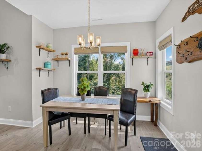 72 Jacks Paw Lane, Hendersonville, NC 28792.  MLS# CAR4419909, YatesRealty ID 49568. 