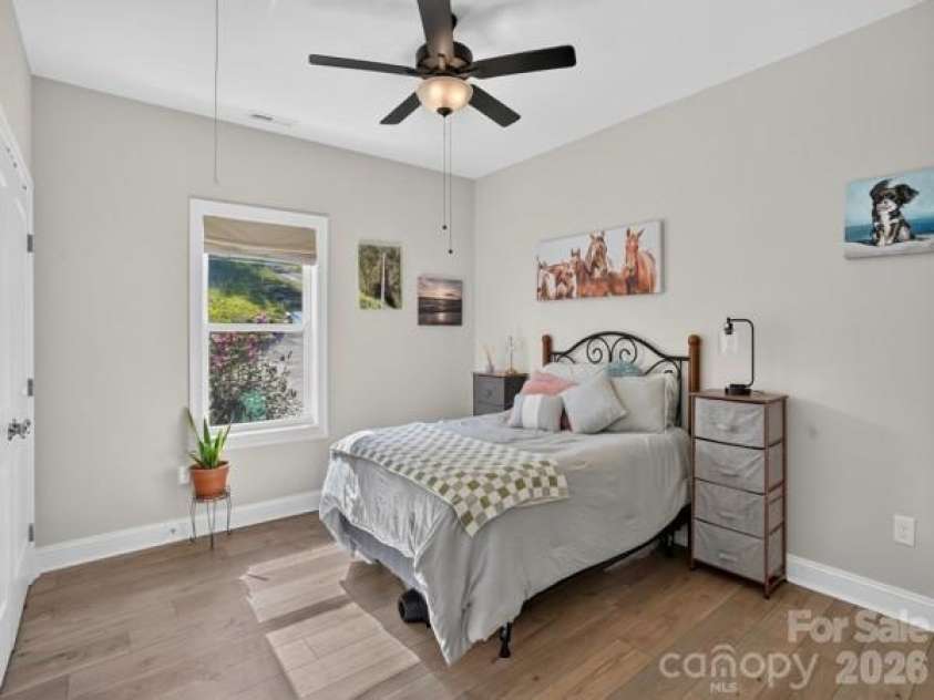 72 Jacks Paw Lane, Hendersonville, NC 28792.  MLS# CAR4419909, YatesRealty ID 49568. 
