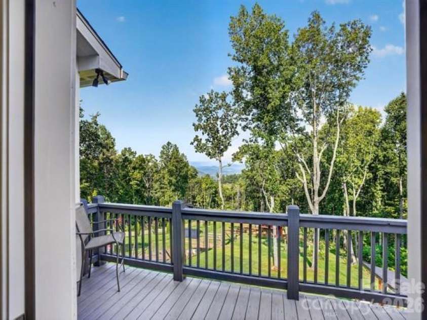 72 Jacks Paw Lane, Hendersonville, NC 28792.  MLS# CAR4419909, YatesRealty ID 49568. 