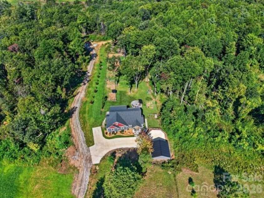 72 Jacks Paw Lane, Hendersonville, NC 28792.  MLS# CAR4419909, YatesRealty ID 49568. 