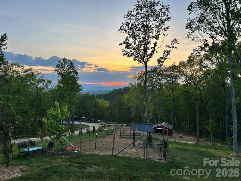 72 Jacks Paw Lane, Hendersonville, NC 28792.  MLS# CAR4419909, YatesRealty ID 49568. 