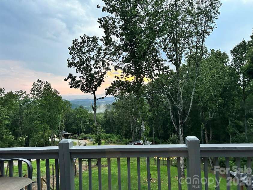 72 Jacks Paw Lane, Hendersonville, NC 28792.  MLS# CAR4419909, YatesRealty ID 49568. 