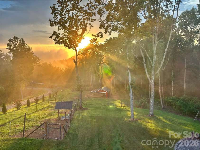 72 Jacks Paw Lane, Hendersonville, NC 28792.  MLS# CAR4419909, YatesRealty ID 49568. 