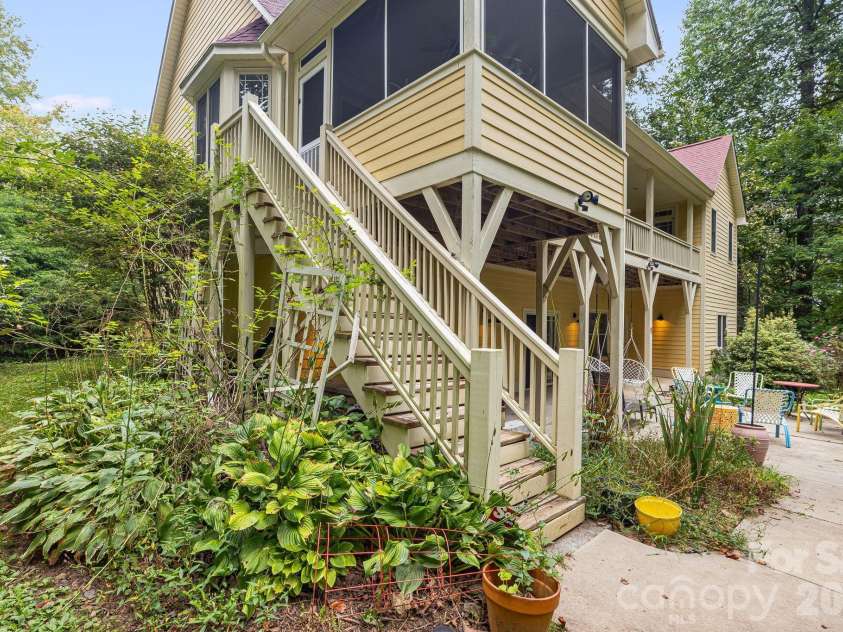 312 Forest Place, Candler, NC 28715.  MLS# CAR4419930, YatesRealty ID 49569. 