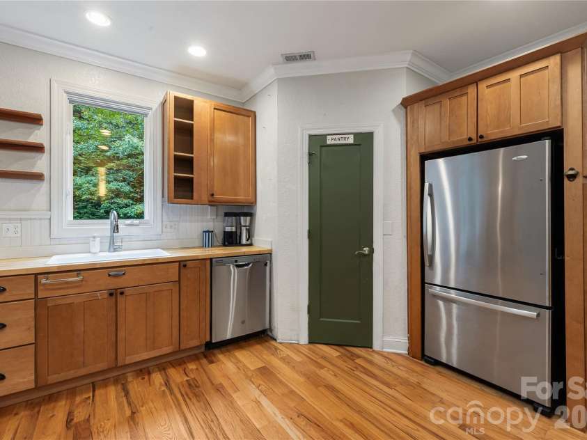 312 Forest Place, Candler, NC 28715.  MLS# CAR4419930, YatesRealty ID 49569. 