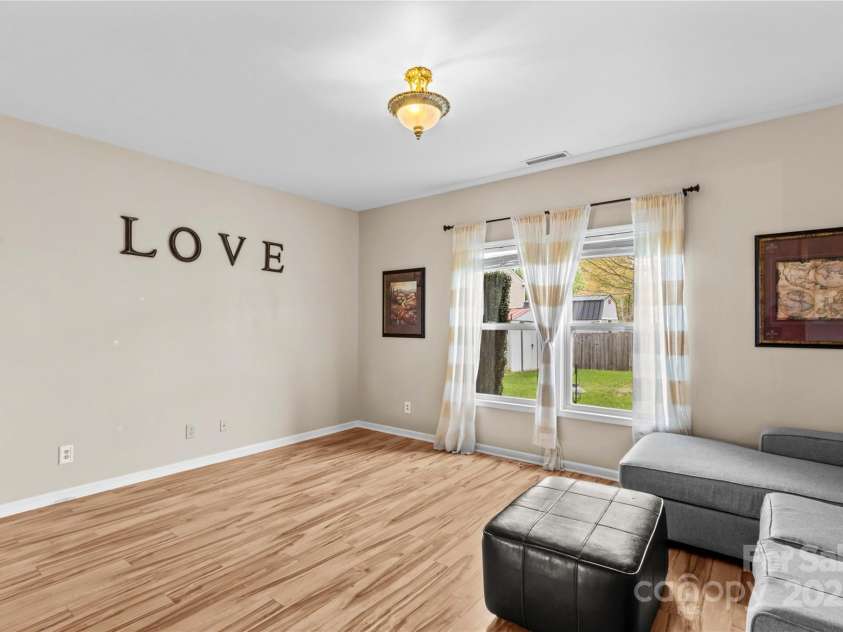 120 Vermillion Loop, Statesville, NC 28625.  MLS# CAR4243464, YatesRealty ID 4957. Great room