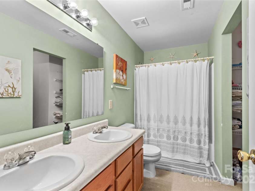 120 Vermillion Loop, Statesville, NC 28625.  MLS# CAR4243464, YatesRealty ID 4957. Primary Bthroom
