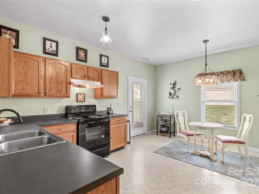 120 Vermillion Loop, Statesville, NC 28625.  MLS# CAR4243464, YatesRealty ID 4957. Spacious kitchen