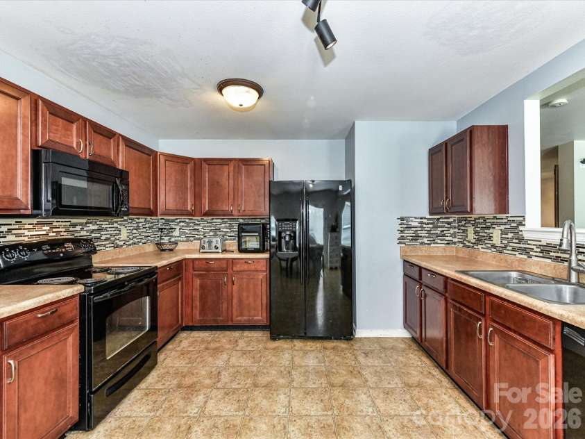 404 Inverness Lane, Salisbury, NC 28146.  MLS# CAR4420080, YatesRealty ID 49570. 