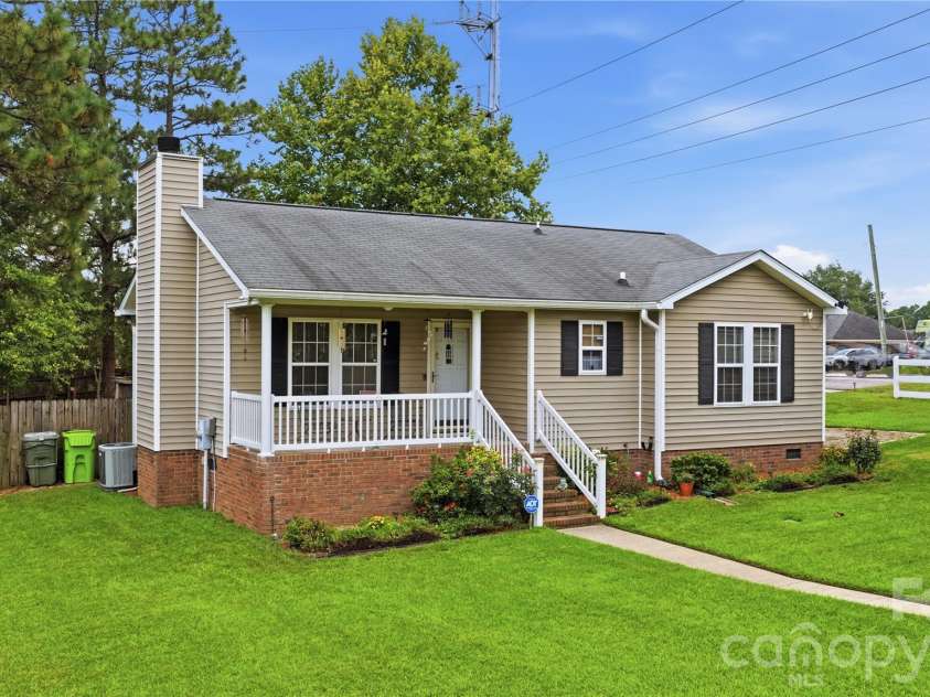 100 Donar Drive, Columbia, SC 29229.  MLS# CAR4420466, YatesRealty ID 49571. 