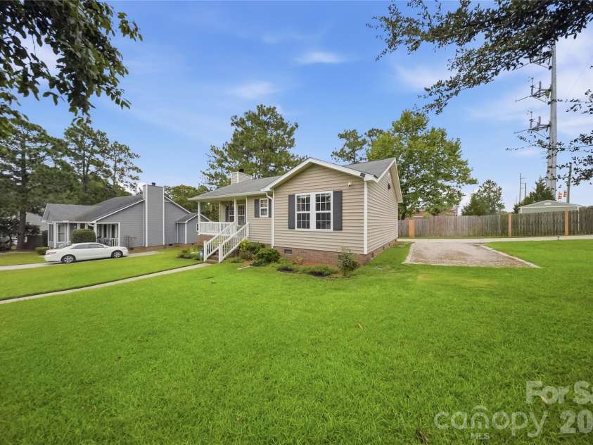 100 Donar Drive, Columbia, SC 29229.  MLS# CAR4420466, YatesRealty ID 49571. 