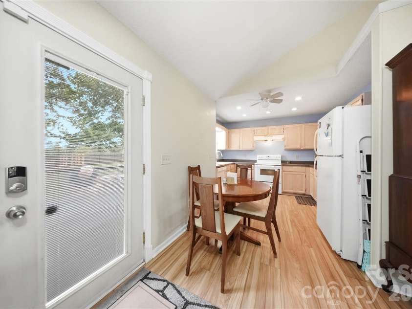 100 Donar Drive, Columbia, SC 29229.  MLS# CAR4420466, YatesRealty ID 49571. 