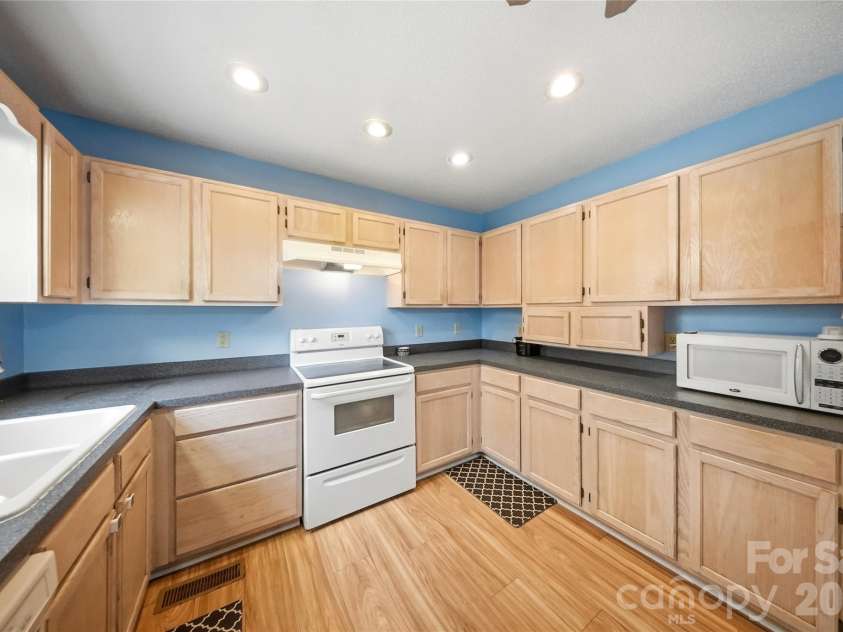 100 Donar Drive, Columbia, SC 29229.  MLS# CAR4420466, YatesRealty ID 49571. 
