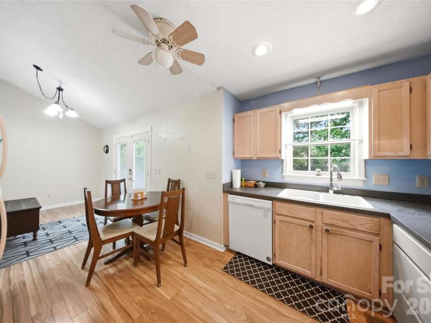 100 Donar Drive, Columbia, SC 29229.  MLS# CAR4420466, YatesRealty ID 49571. 