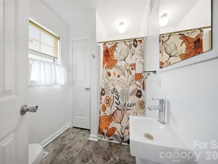 100 Donar Drive, Columbia, SC 29229.  MLS# CAR4420466, YatesRealty ID 49571. 