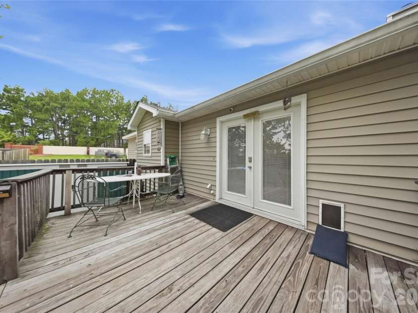 100 Donar Drive, Columbia, SC 29229.  MLS# CAR4420466, YatesRealty ID 49571. 