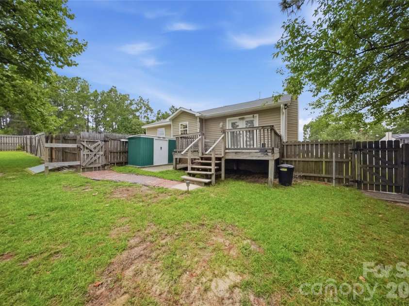 100 Donar Drive, Columbia, SC 29229.  MLS# CAR4420466, YatesRealty ID 49571. 